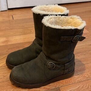 Ugg Kensington sz9 leather moss green  pull on boots